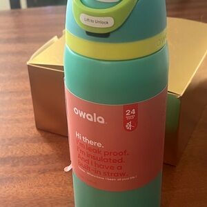 Free Sip- 32 oz Owala Water Bottle